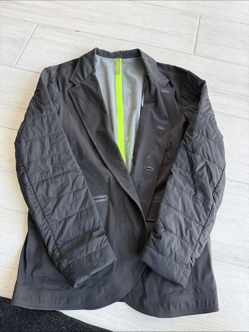 lululemon Men's Black Hybrid Quilted-Sleeve Blazer Jacket